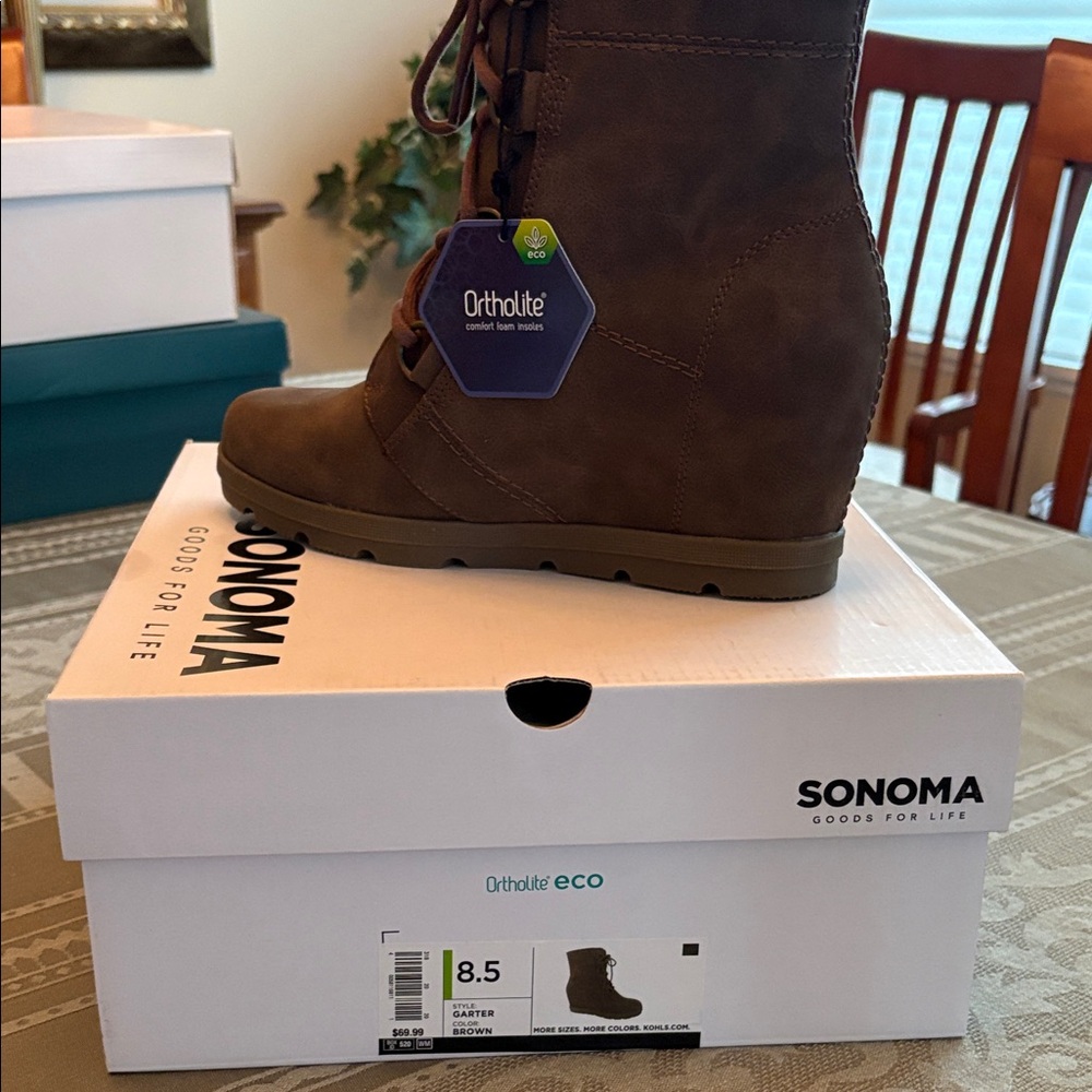 Sonoma Women's Lace Up Brown Boots